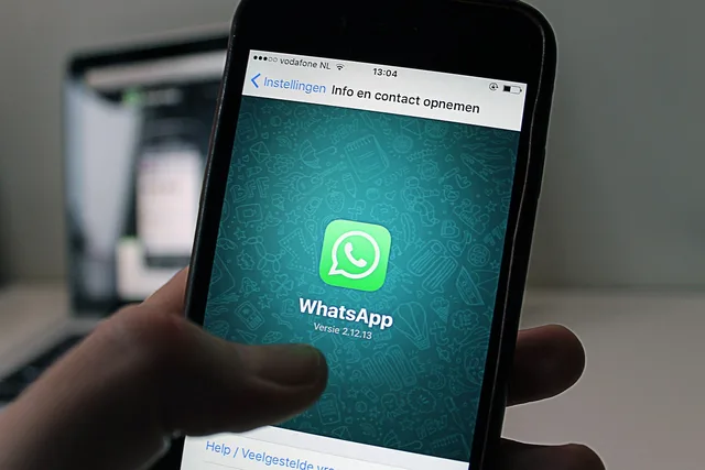 whatsapp, tech, technology, iphone, app, phone, text message, message, chat, smartphone, application, to chat, whatsapp, whatsapp, whatsapp, whatsapp, whatsapp. Comparing synchronous chat with asynchronous messaging